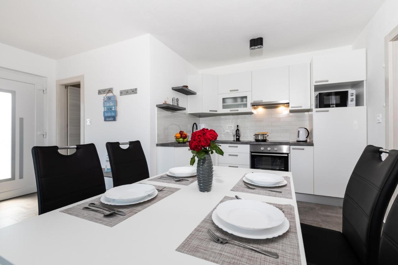 Apartman Bura 푸나트 외부 사진